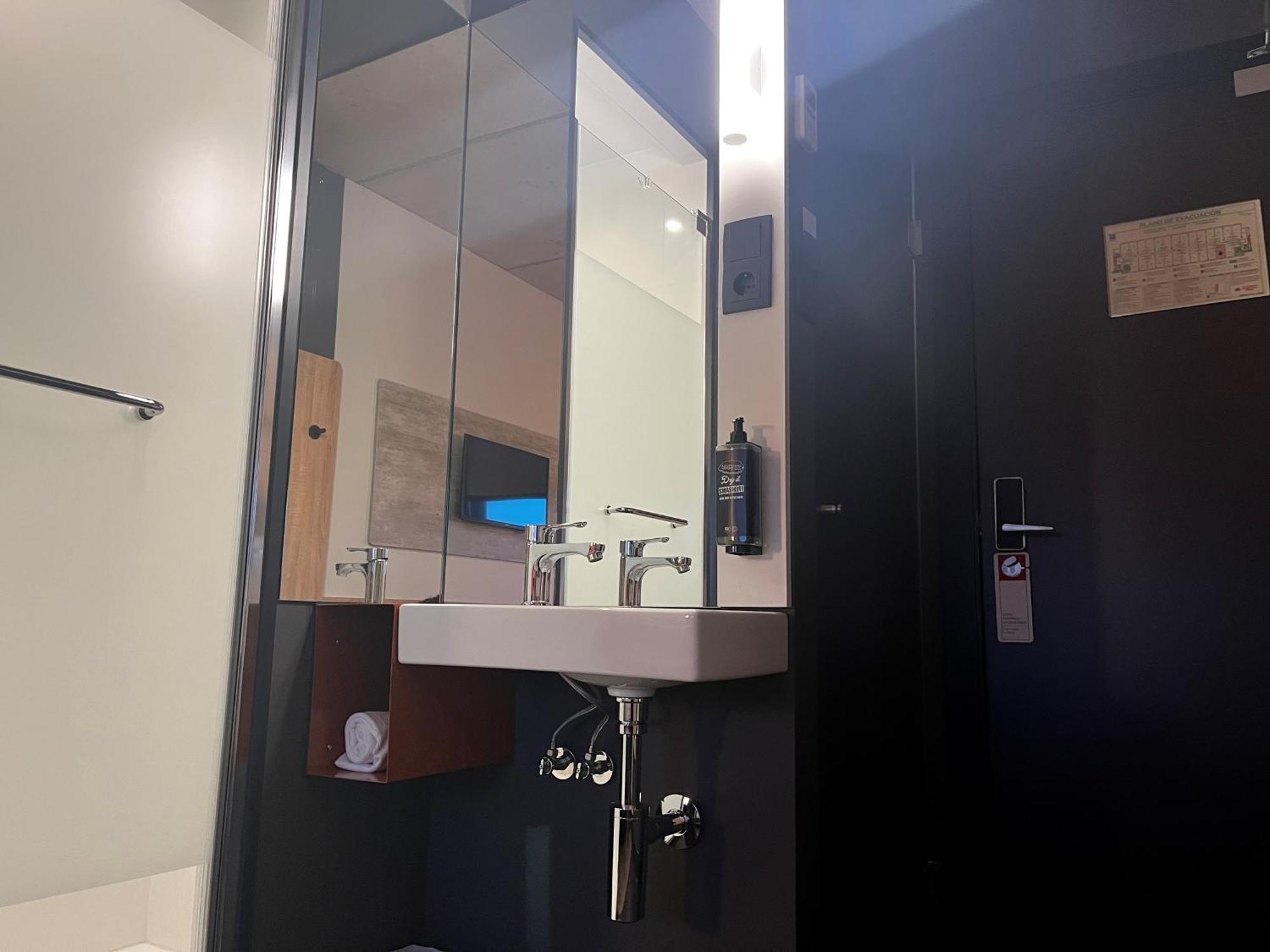 Ibis Budget Madrid Aeropuerto Eksteriør billede
