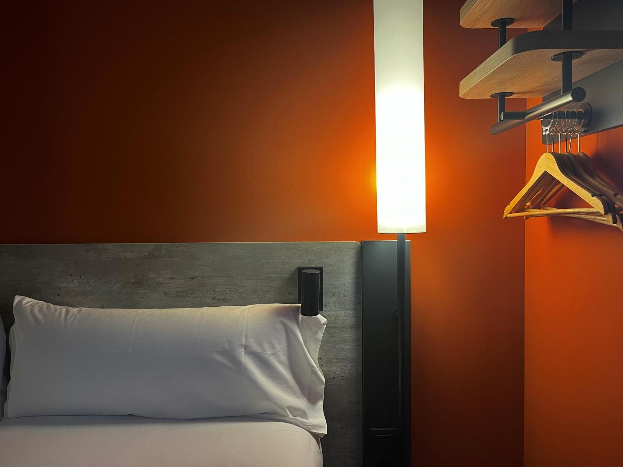 Ibis Budget Madrid Aeropuerto Eksteriør billede