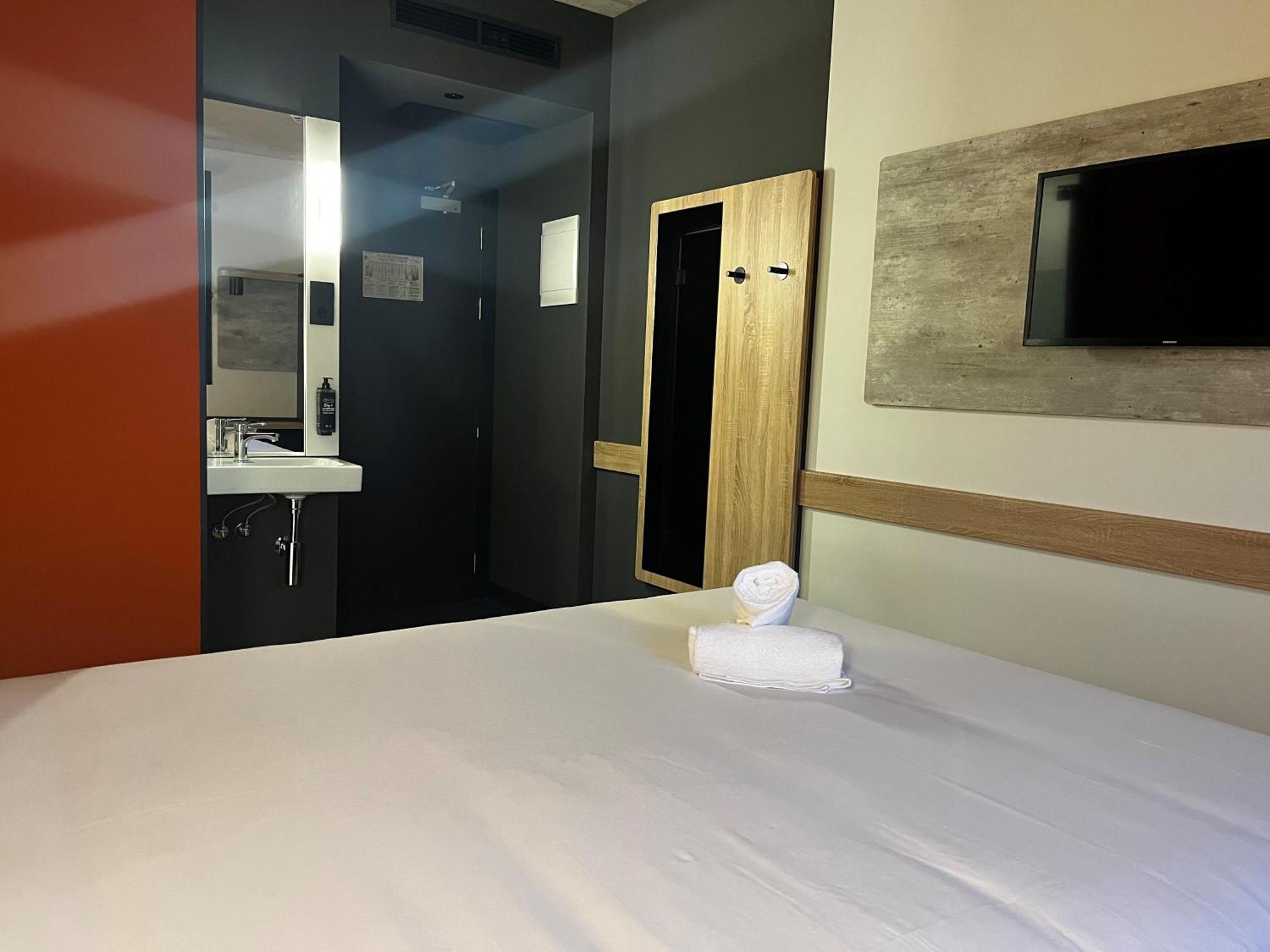 Ibis Budget Madrid Aeropuerto Eksteriør billede
