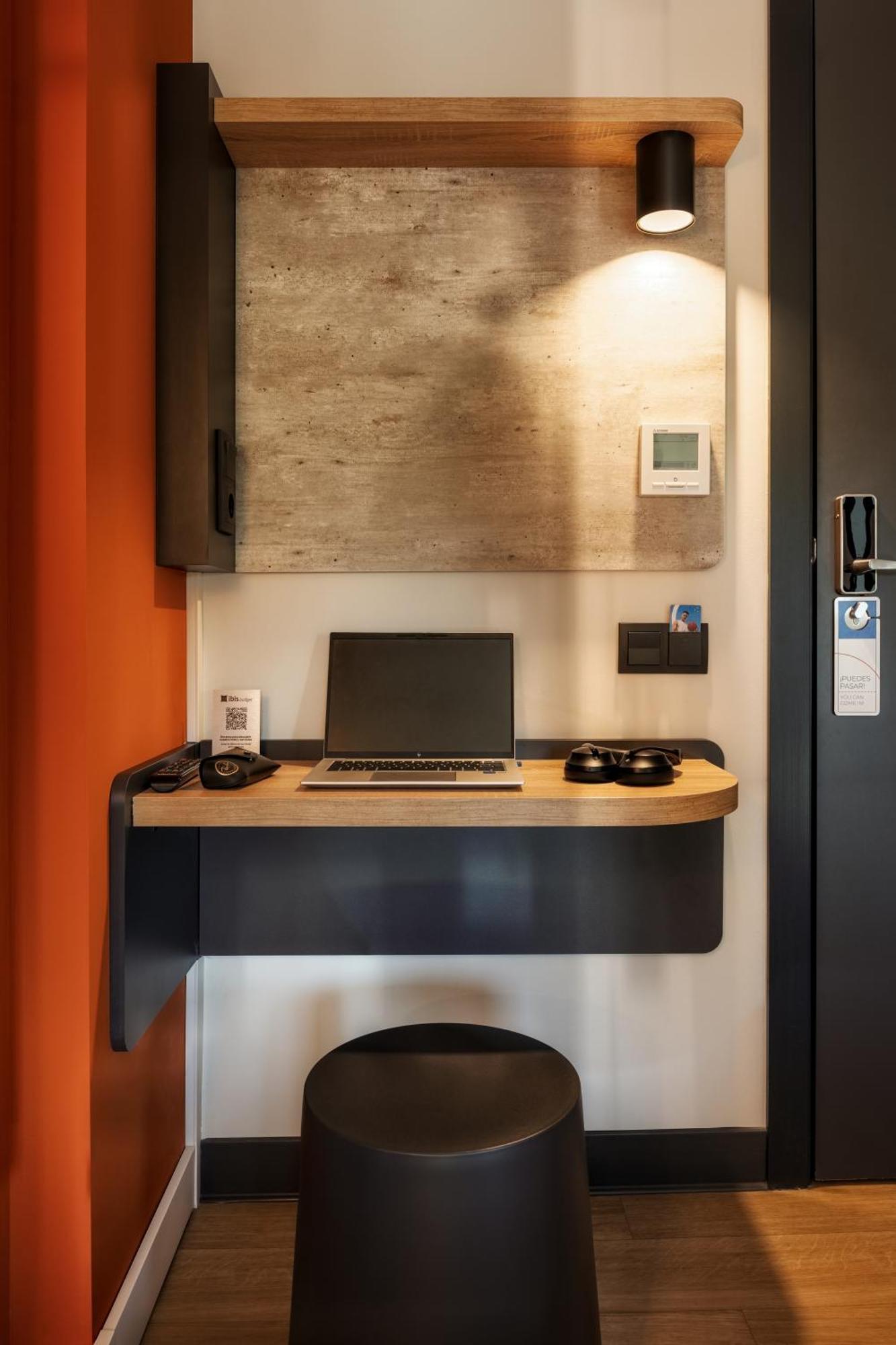 Ibis Budget Madrid Aeropuerto Eksteriør billede