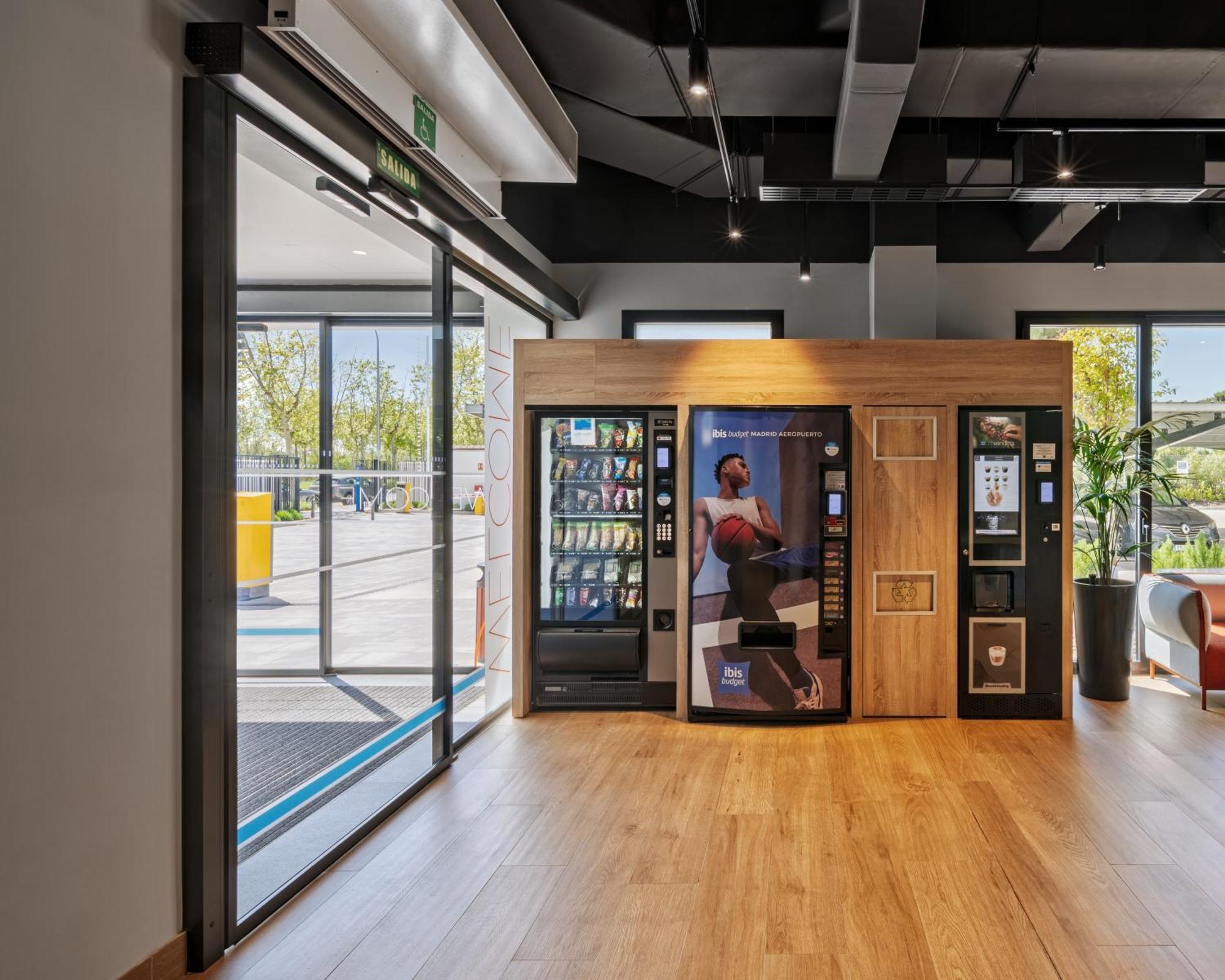 Ibis Budget Madrid Aeropuerto Eksteriør billede