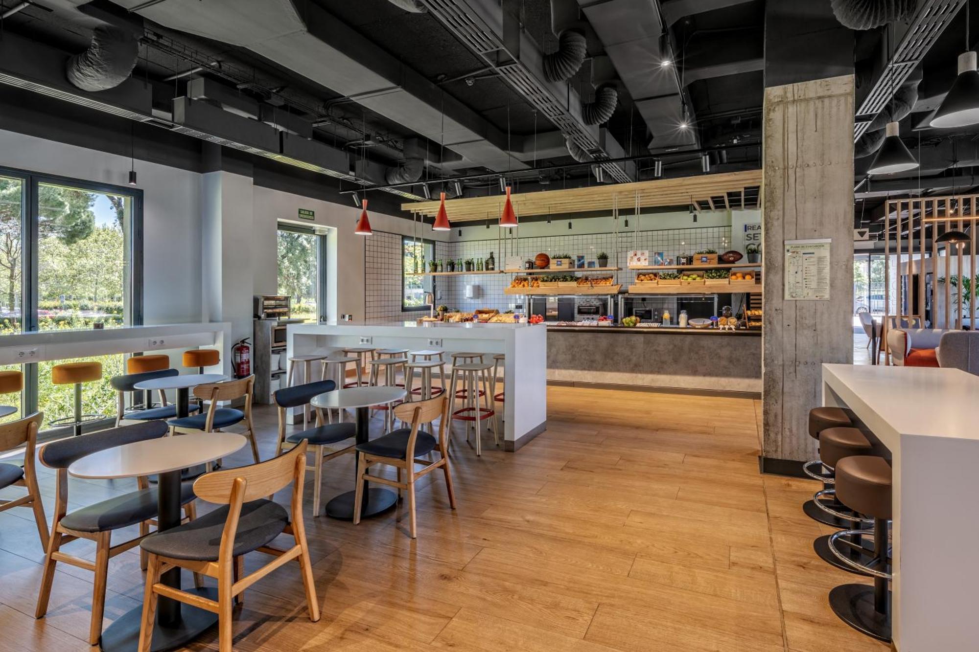 Ibis Budget Madrid Aeropuerto Eksteriør billede