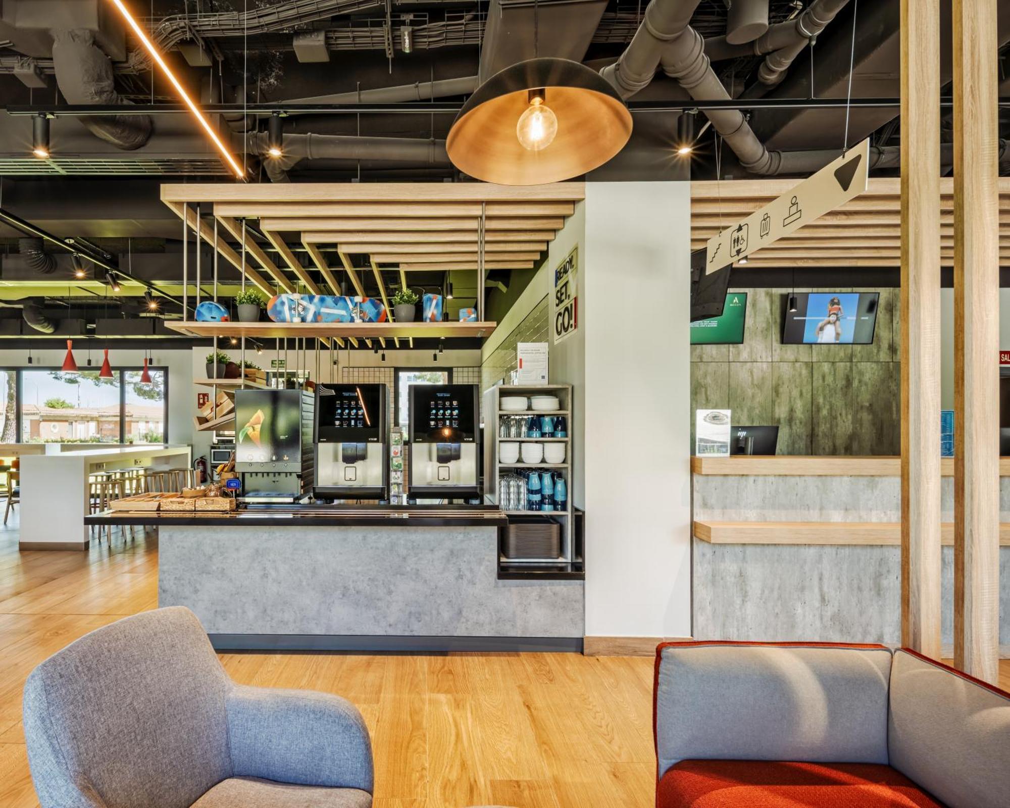 Ibis Budget Madrid Aeropuerto Eksteriør billede