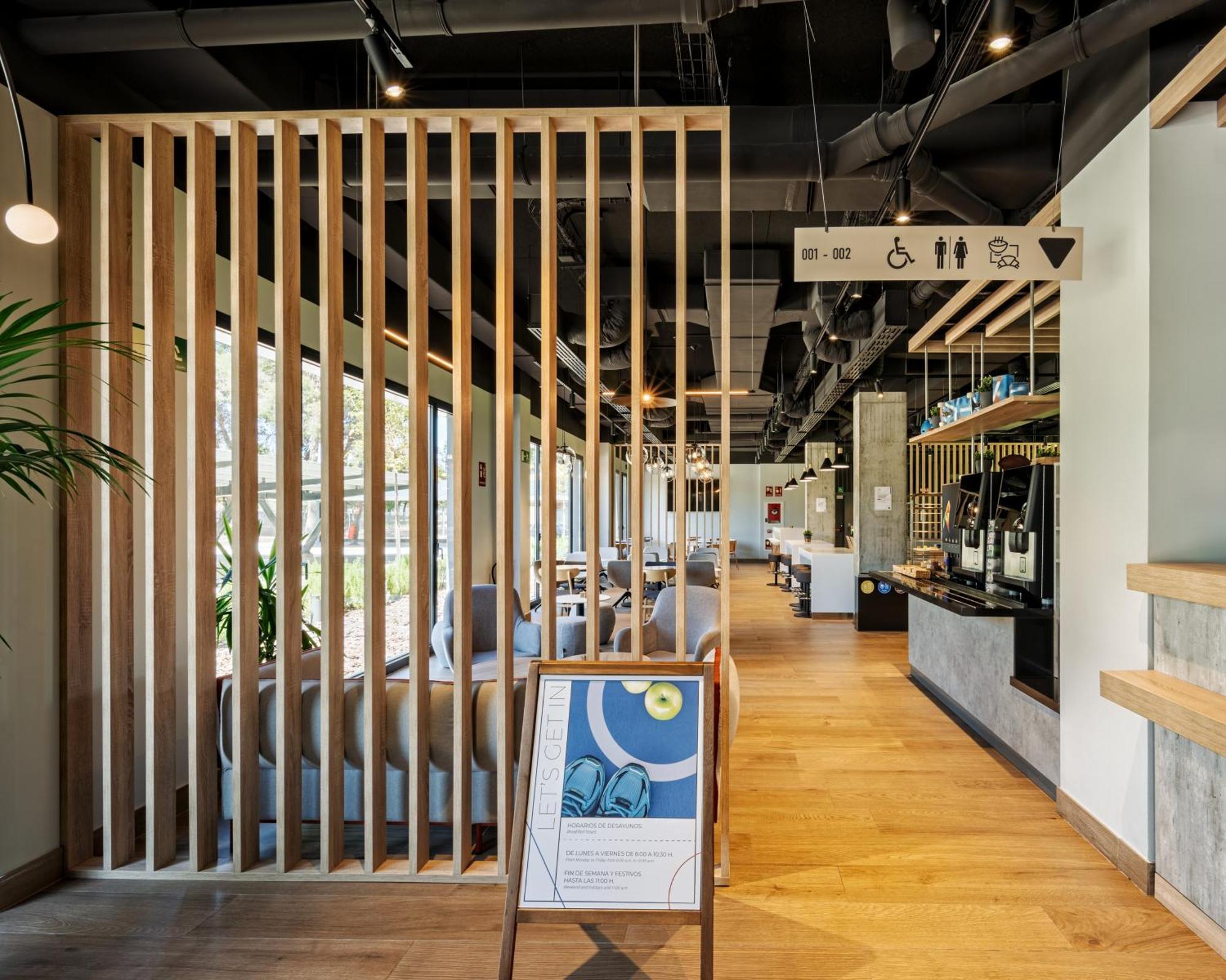Ibis Budget Madrid Aeropuerto Eksteriør billede