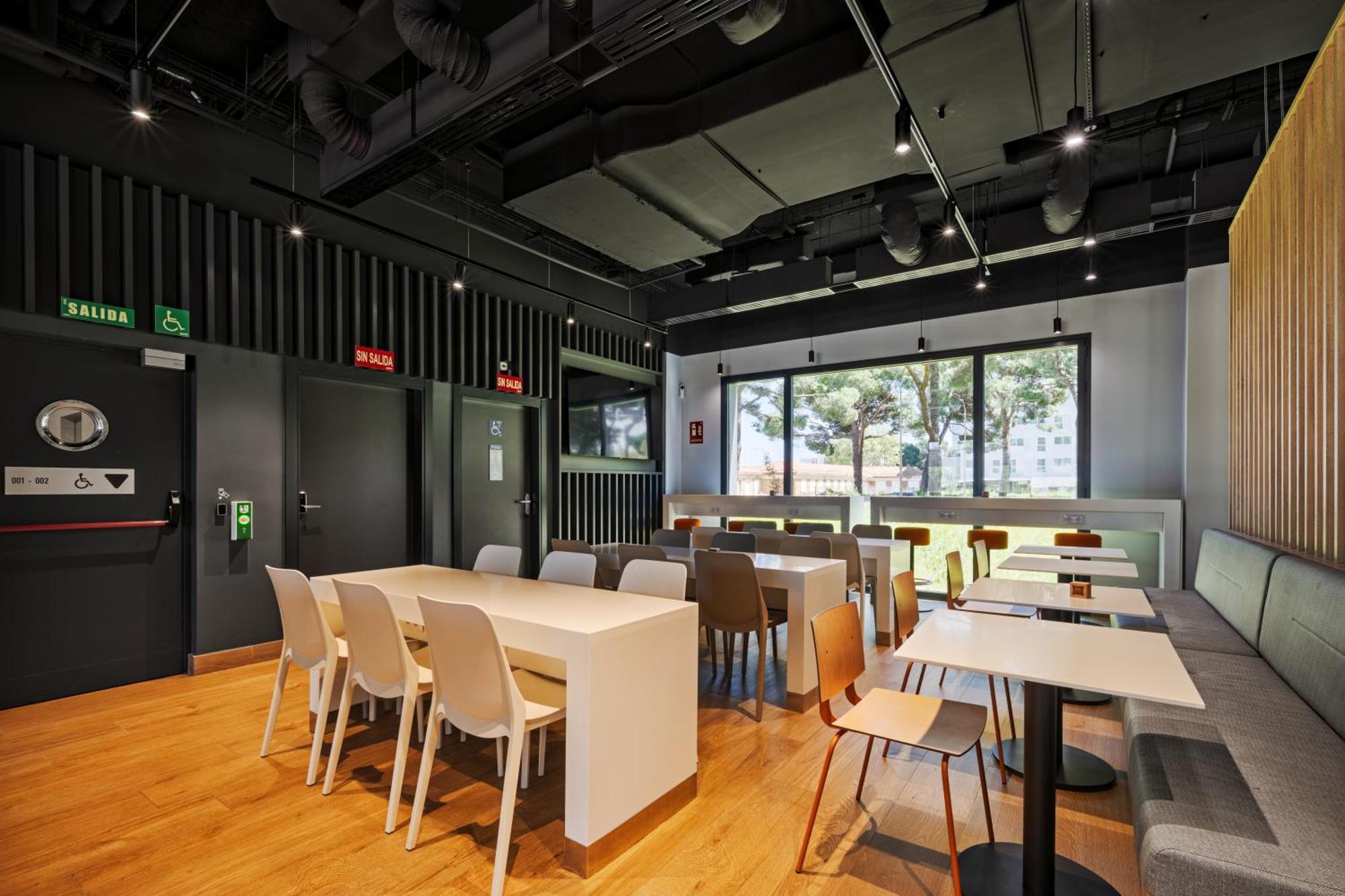 Ibis Budget Madrid Aeropuerto Eksteriør billede