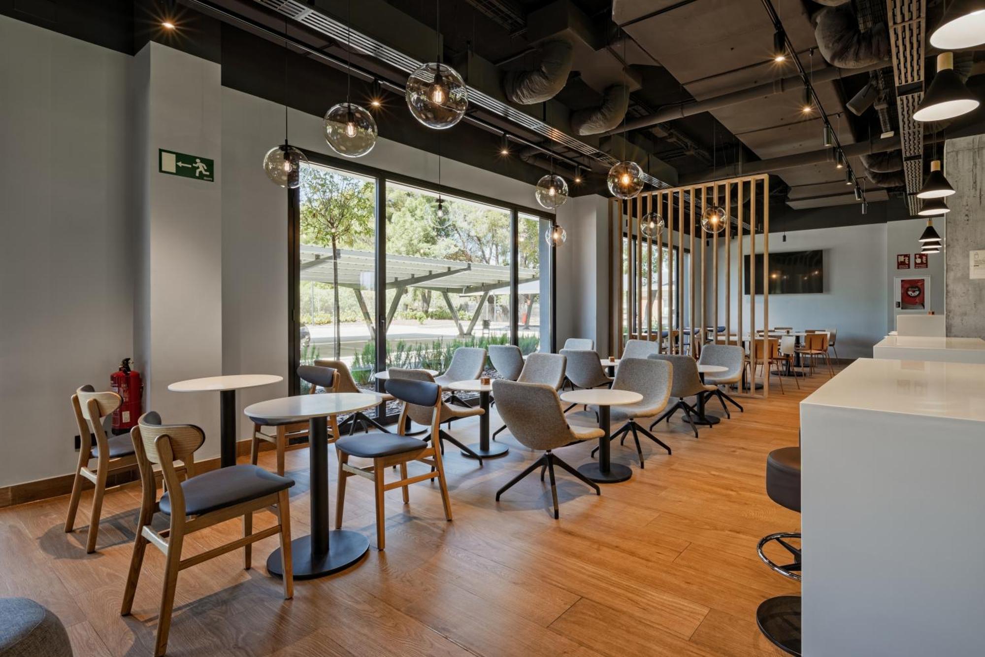 Ibis Budget Madrid Aeropuerto Eksteriør billede